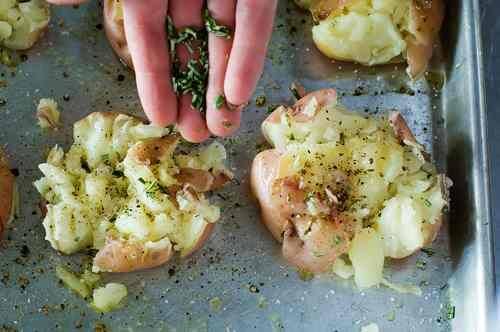 Crashed potatoes with herbs